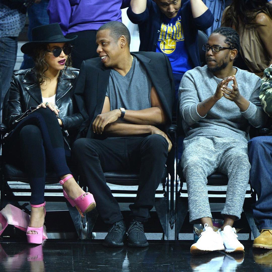 Yeezy 350 Boost,Yeezy 350  场边观战，Jay-Z 上脚全黑 Yeezy 350 Boost “Pirate Black”