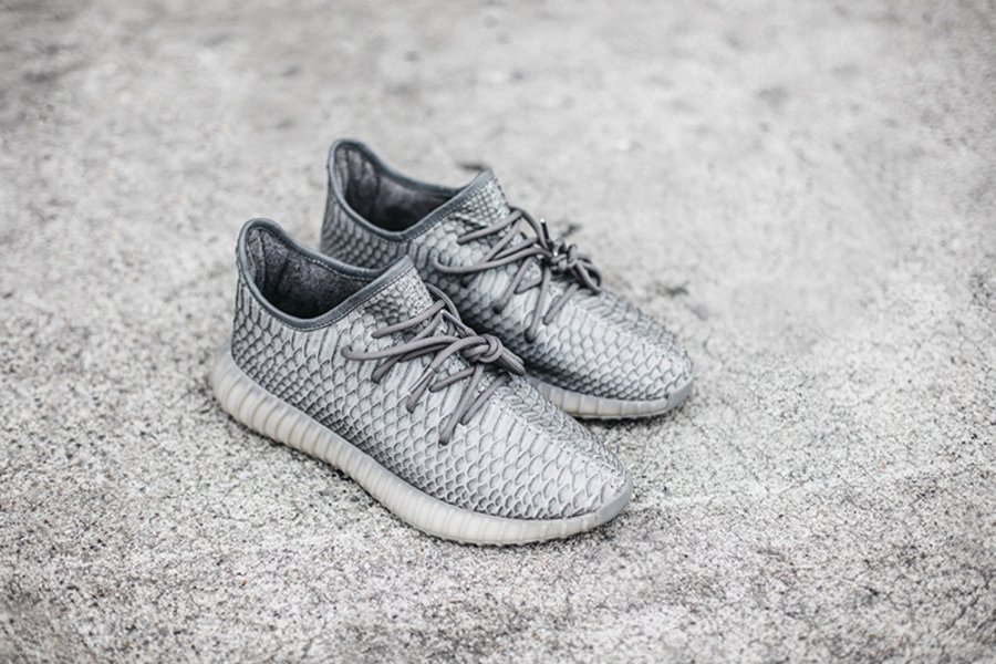 Yeezy 350 Boost V2,adidas,The  定价高达 00 美元！蟒蛇皮 Yeezy 350 Boost V2 定制版释出
