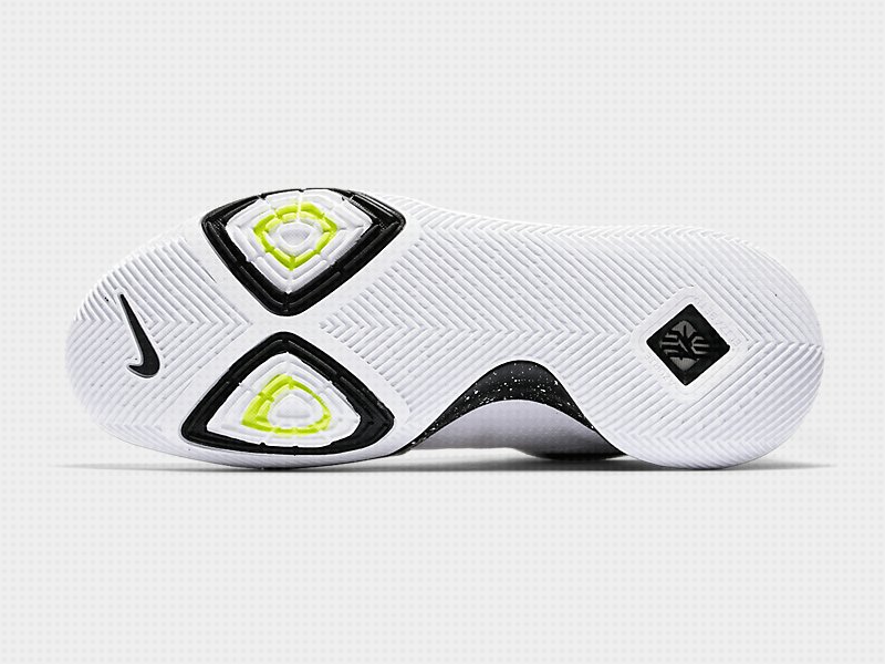 Nike,Kyrie 3  黑白百搭配色！Kyrie 3 全新配色即将发售！