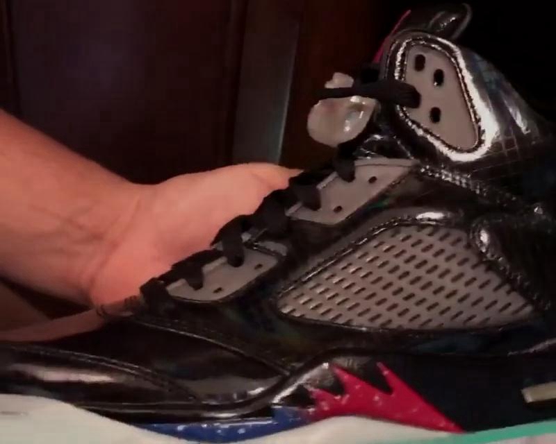 Air Jordan 5,Transformers,AJ5  官方出品！沃尔伯格获赠 Air Jordan 5 “Transformers”