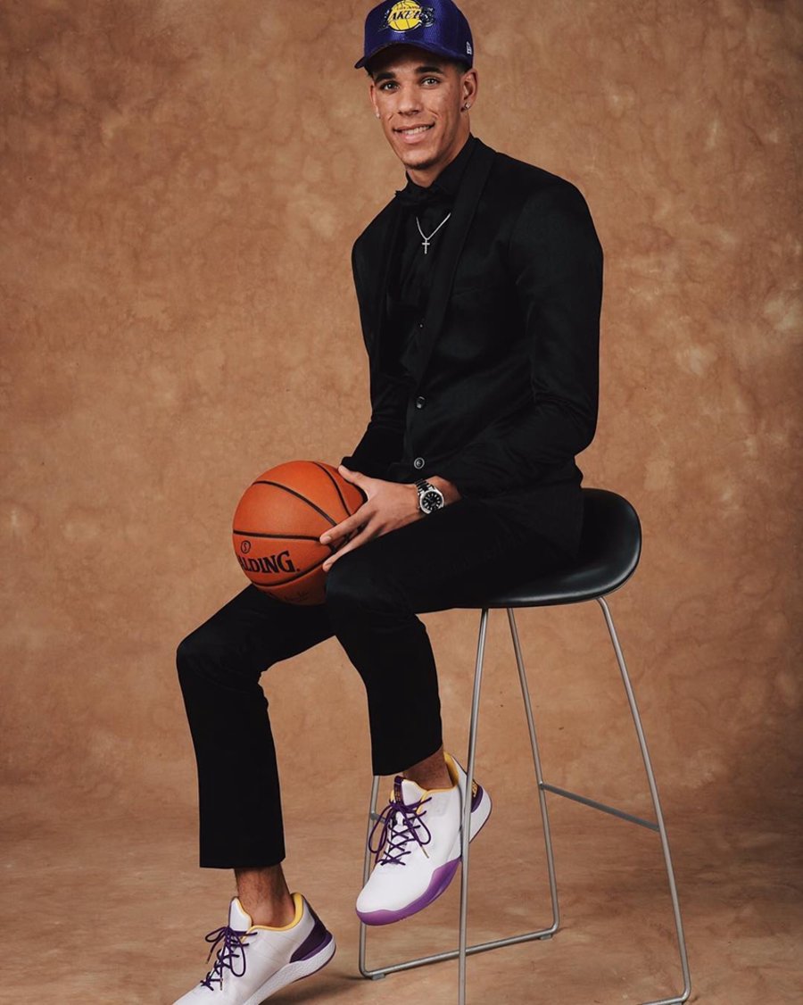 Big Baller Brand,球哥  接近 00 美元！球哥开卖亲签战靴！