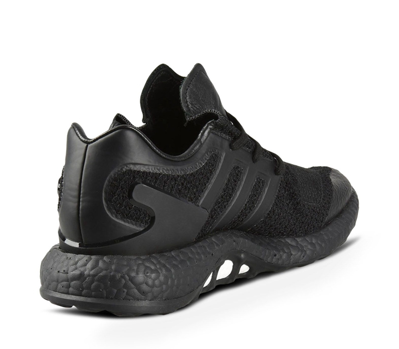 Y-3,Pure Boost,Triple Black  酷黑来袭！Y-3 Pure Boost “Triple Black” 现已发售