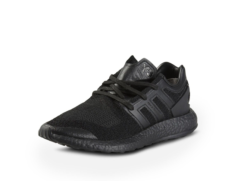 Y-3,Pure Boost,Triple Black  酷黑来袭！Y-3 Pure Boost “Triple Black” 现已发售