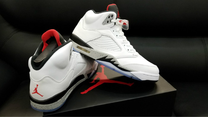 AJ5,Air Jordan 5,136027-104  并非流川枫配色！白水泥 Air Jordan 5 “White Cement” 下月发售！