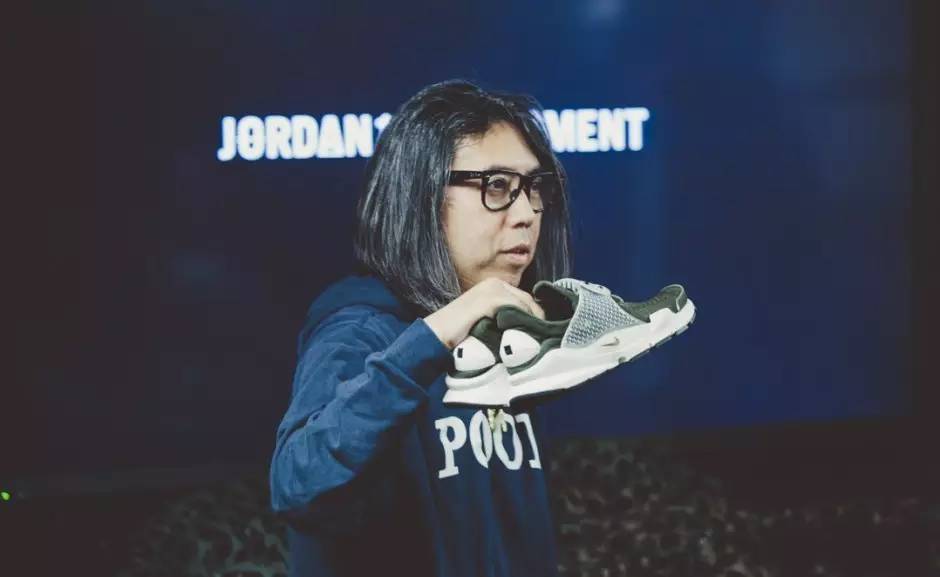 BALENCIAGA,Puma,adidas,Nike  除了 AJ 和 Boost，这种鞋也逐渐成为了应该人手一双的标配！