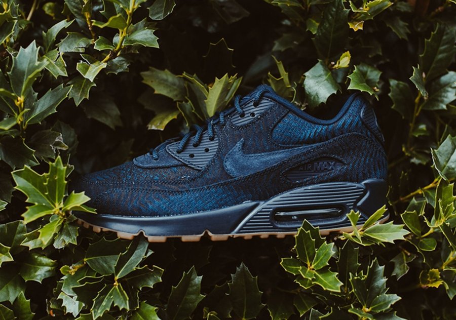 Air Max 90,Nike  纯色装扮 + 生胶大底！这款 Air Max 90 颜值表现不俗！