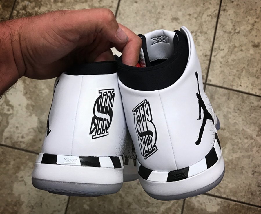 WWE,WWE,前,执行官,Shane,McMahon,的,  WWE 前执行官 McMahon 收获 Air Jordan 31 特别定制球鞋