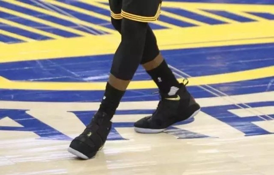 Nike,LeBron Soldier 11,897647-  酷似总决赛 PE！勒布朗 Soldier 11 黑金现已登陆中国区
