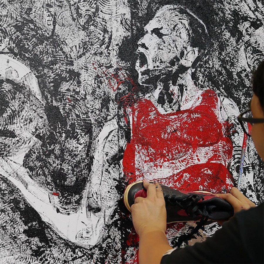 Air Jordan 1,AJ1,Banned  脑洞大开！你见过用黑红 Air Jordan 1 球鞋画画吗？