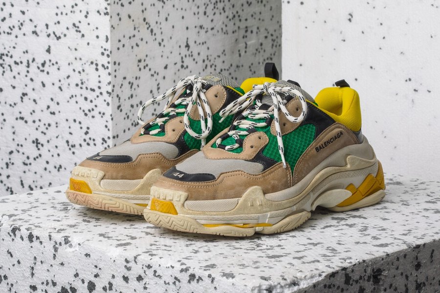 Balenciaga,Triple S  自带氧化效果，Balenciaga Triple S 的发售价更是高得惊人！