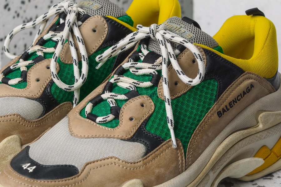 Balenciaga,Triple S  自带氧化效果，Balenciaga Triple S 的发售价更是高得惊人！