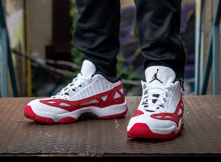 AJ11,Air Jordan 11,919712-101  月底这双白红 Air Jordan 11 Low IE！你觉得上脚好看吗？