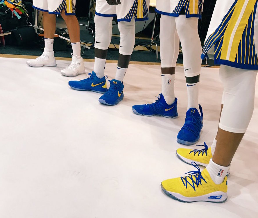 Under Armour,Curry 4 Low,Curry  首次曝光！萌神亲着 Curry 4 Low 勇士配色现身媒体见面日