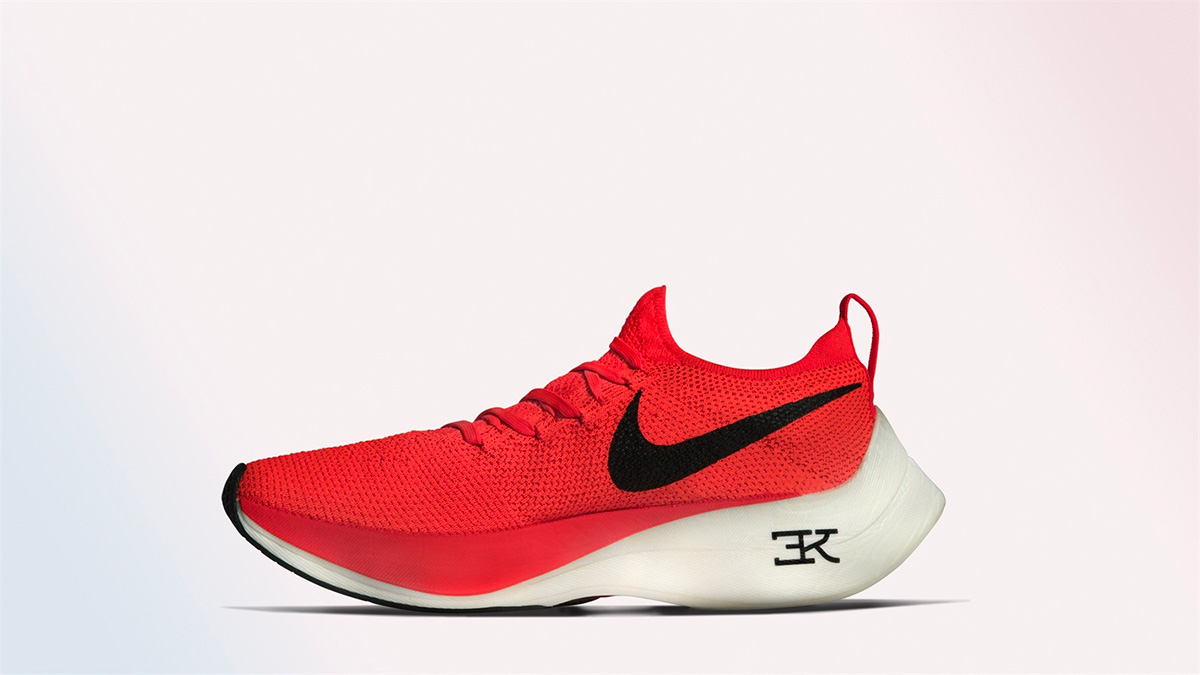 Vaporfly Elite,ZoomX,Nike  这双鞋能否成为新的马拉松世界纪录跑鞋，今天下午揭晓！