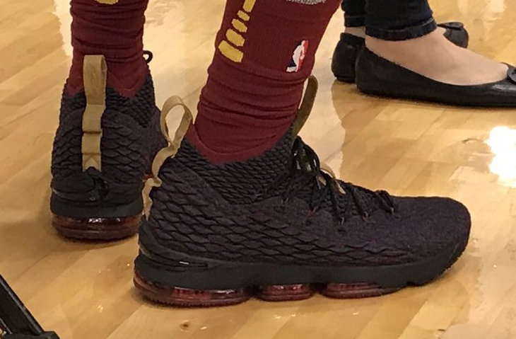 Nike,LeBron 15  又一双新配色！詹皇媒体日上脚 LeBron 15 “Cavs”