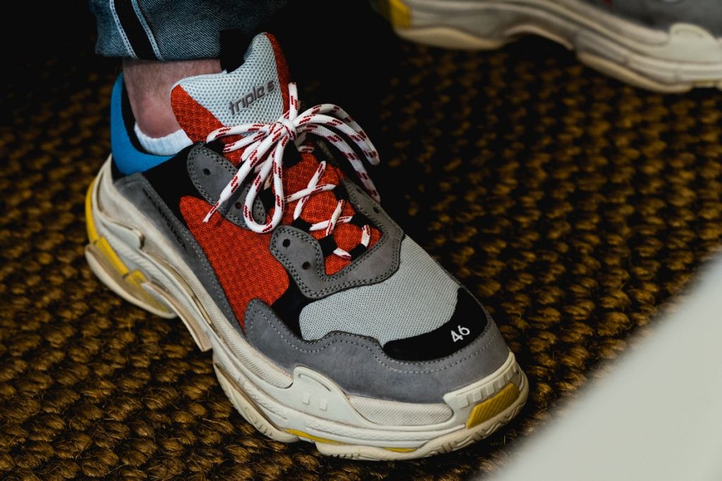 Balenciaga,Triple S  新配色更显复古！天价巴黎世家 Triple S 一鞋难求