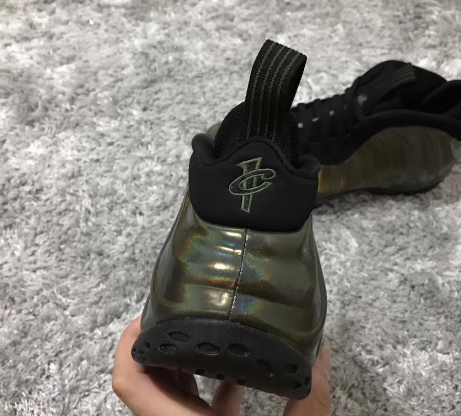 314996-301,Foamposite One,Foam 314996-301 首次曝光！这双炫彩光泽鞋面的喷泡新品 11 月份发售！