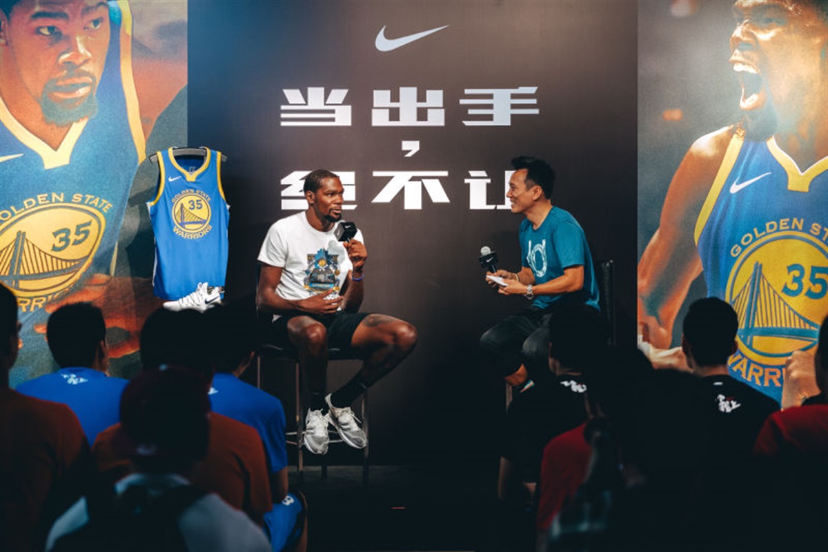 Nike,KD10  除了出战中国赛，杜兰特还带来了中国独占 KD10 球鞋！