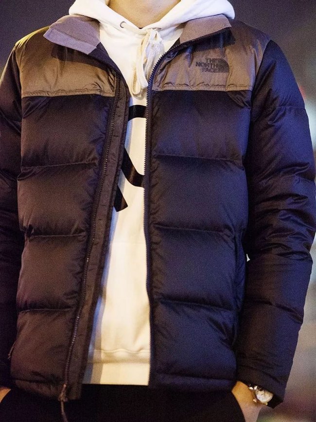 TNF,The North Face  潮人们最爱的羽绒服就是它！今年你也能买一件！