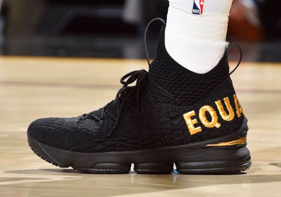LeBron 15,EQUALITY,Nike  奢华黑金装扮！詹姆斯赛场上脚 LeBron 15 “EQUALITY” PE
