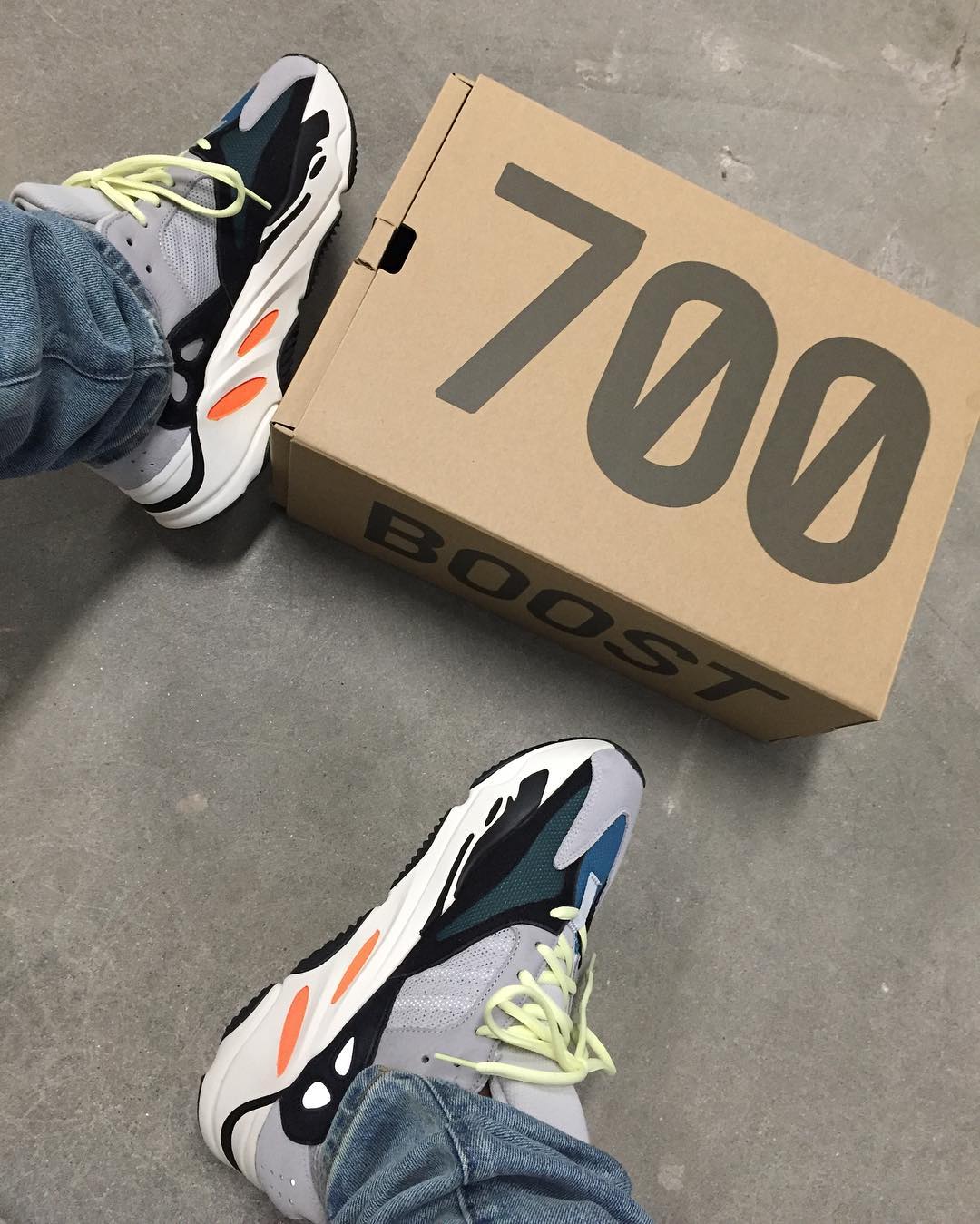 Yeezy 700,Yeezy,B75571 B75571 金·卡戴珊上脚了一双你们都想要的新 Yeezy！