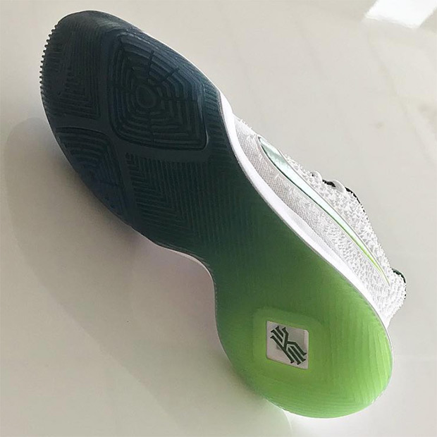Nike,Kyrie 3  渐变色元素！凯尔特人 Kyrie 3 实物曝光！