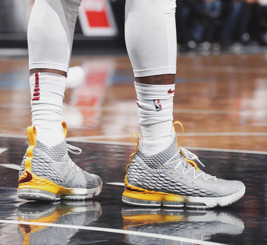 LeBron 15,Nike,PE  清新又亮眼！詹姆斯赛场上脚全新 LeBron 15 PE 配色