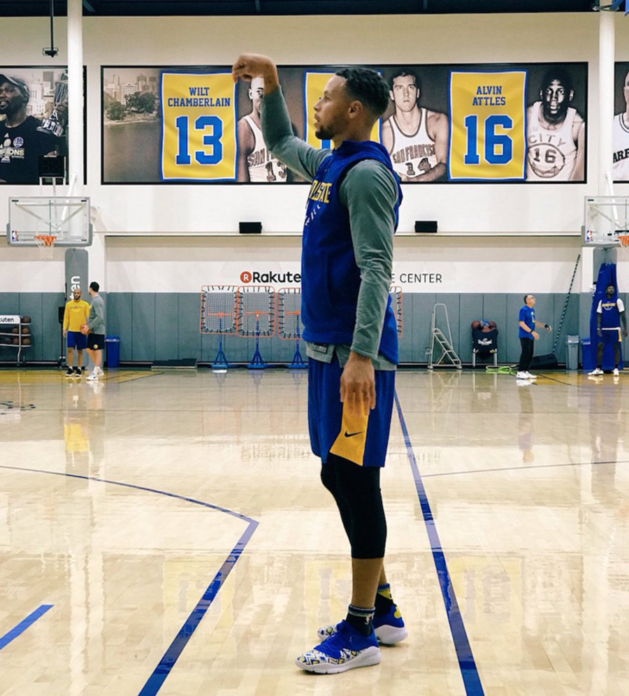 Curry 4 Low,UA  以球迷大妈为主题！库里亲自上脚 Curry 4 Low 新配色！