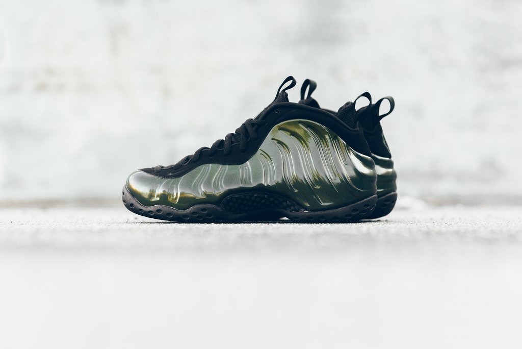 314996-301,Foamposite One,Foam 314996-301 百搭又颇具军事风！看看下周发售的 “军绿喷” 美图实拍！