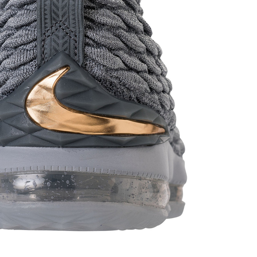 Nike,LeBron 15,  灰金低调奢华！全新配色 LeBron 15 本月底发售