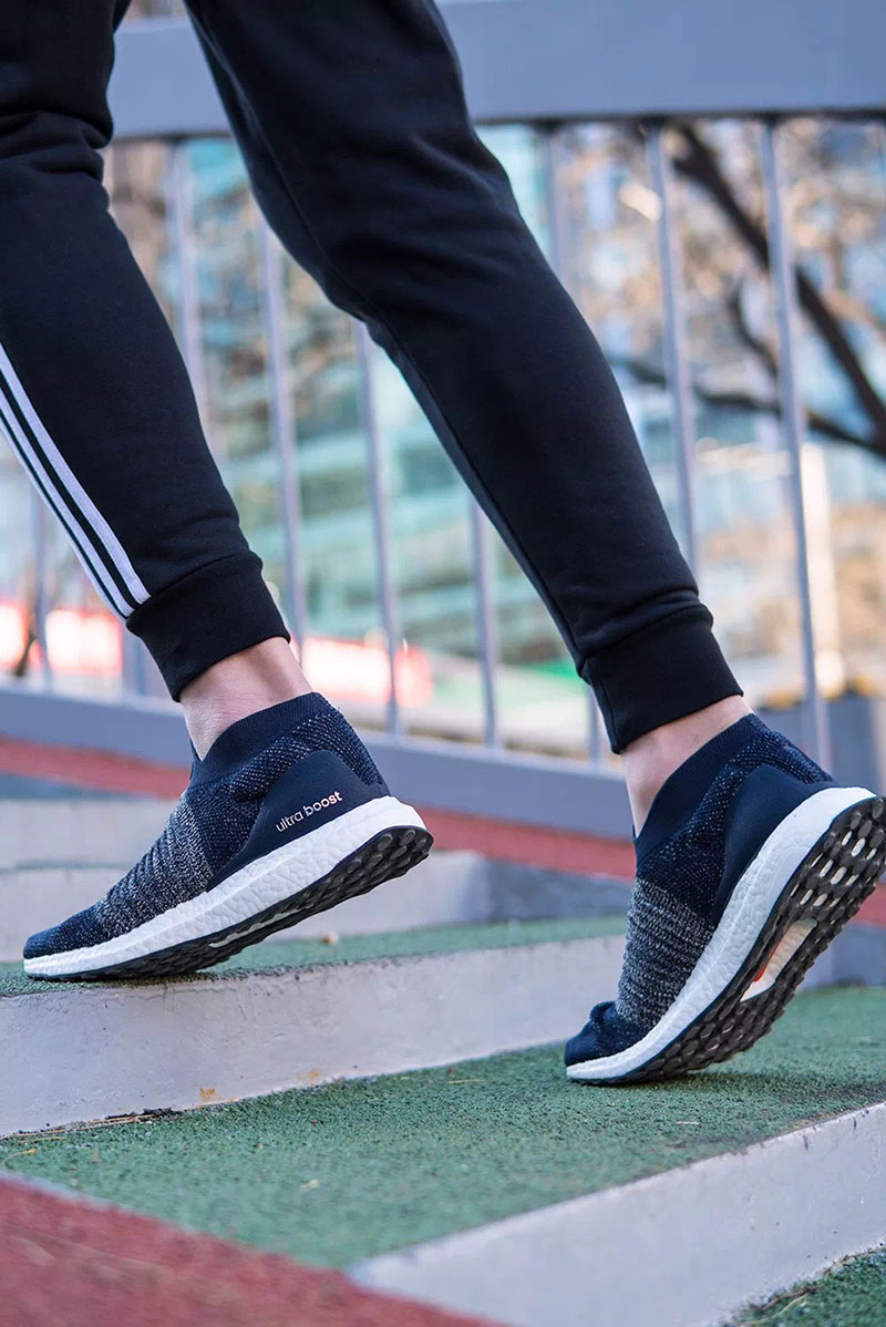 adidas,Ultra Boost,Laceless  街头跑鞋画风突变！为何这种风格的鞋越来越流行？