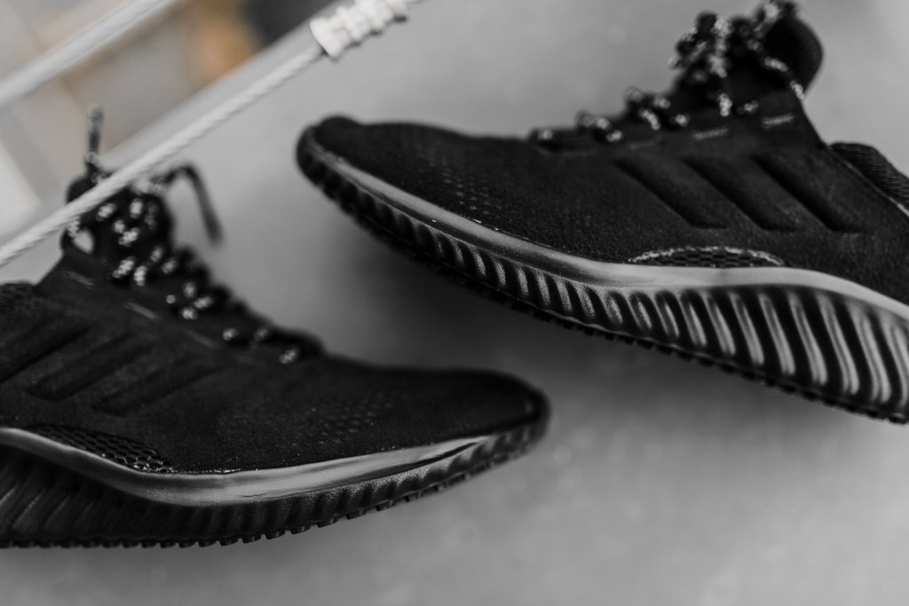 adidas,AlphaBounce  全新升级！舒适百搭 AlphaBounce 带来皮质版本！