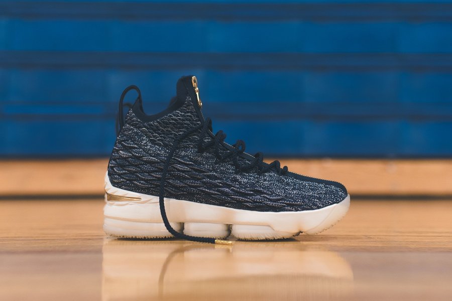 Nike,LeBron 15,KITH  仅 40 双！特别版 KITH x Nike LeBron 15 现已赠送！
