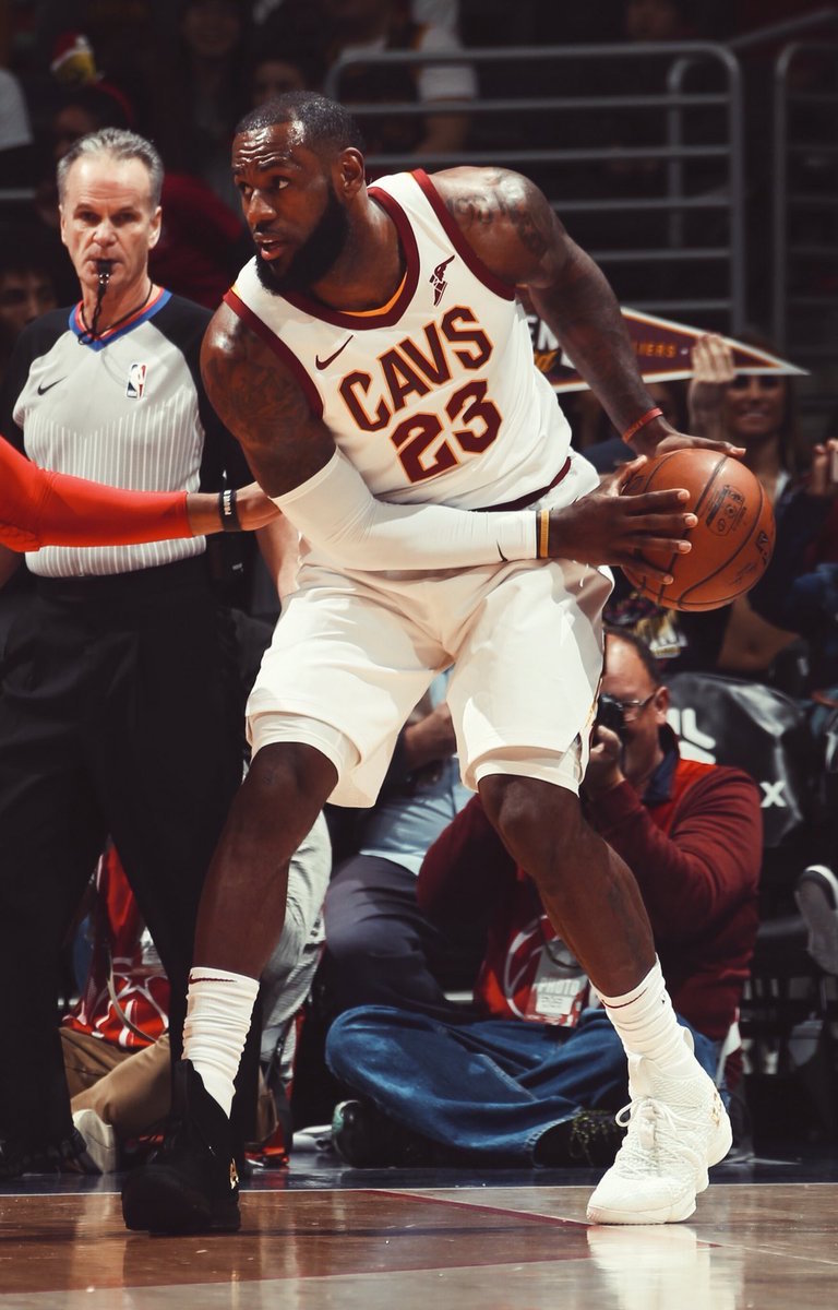 Nike,LeBron 15  黑白鸳鸯！詹姆斯上脚的 LeBron 15 值得关注！