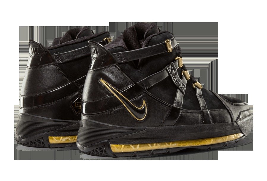 Nike,Zoom LeBron 3  又一双詹姆斯正代复刻！黑金配色 Zoom LeBron 3 明年回归
