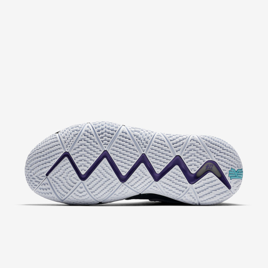 Nike,Kyrie 4  实战性能全面升级！经典黑白配色 Kyrie 4 现已登陆官网