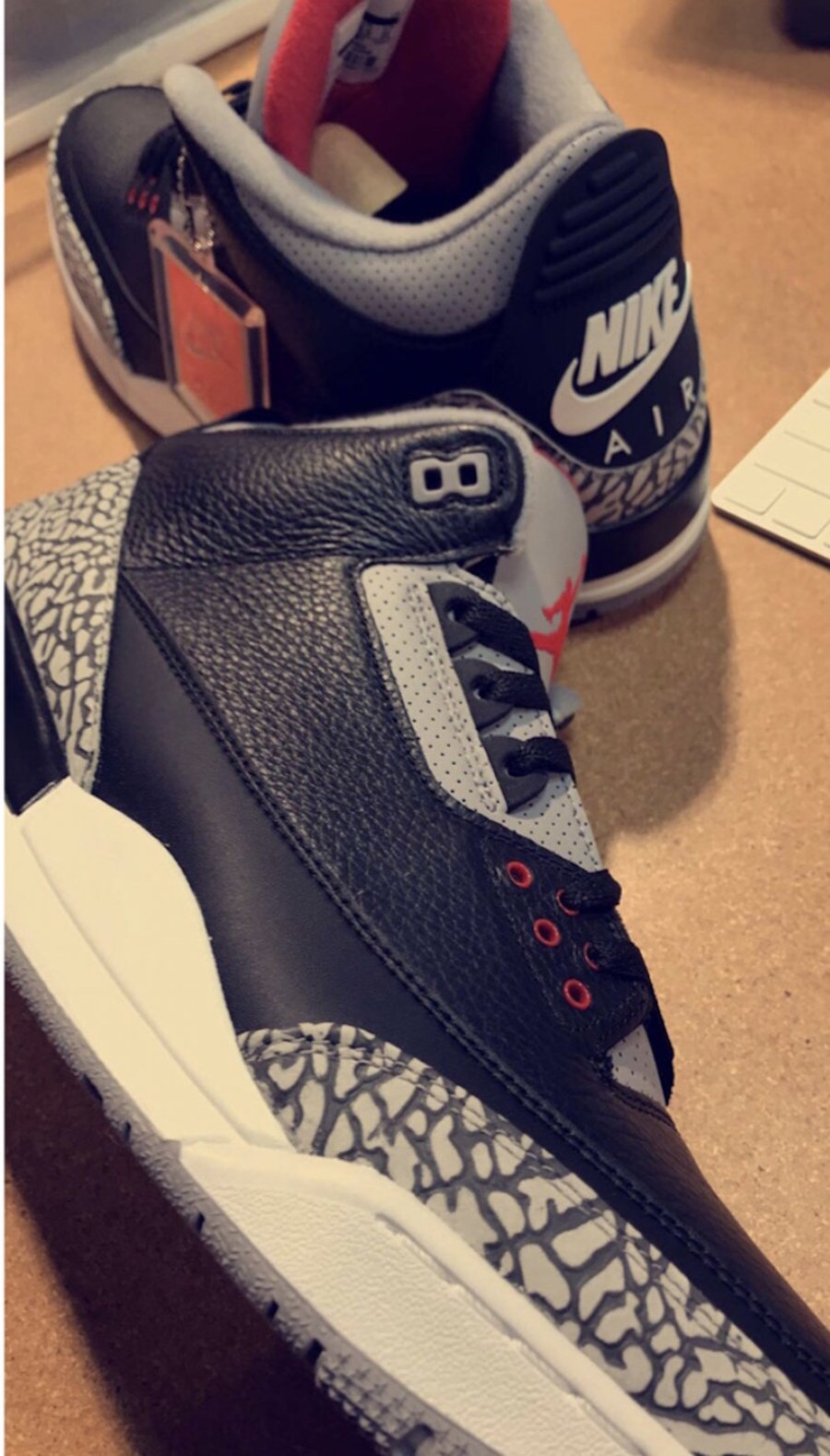 AJ3,Air Jordan 3,854262-001  男款实物首次曝光！黑水泥 Air Jordan 3 将于明年二月发售