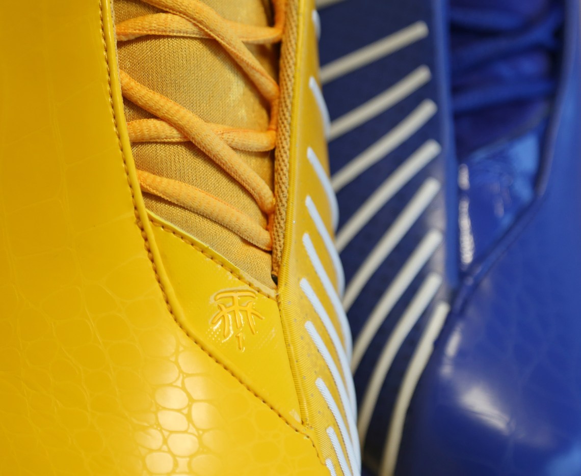 adidas,T-Mac 3  鸳鸯 T-Mac 3 再现！杨少侠圣诞战靴引人注目