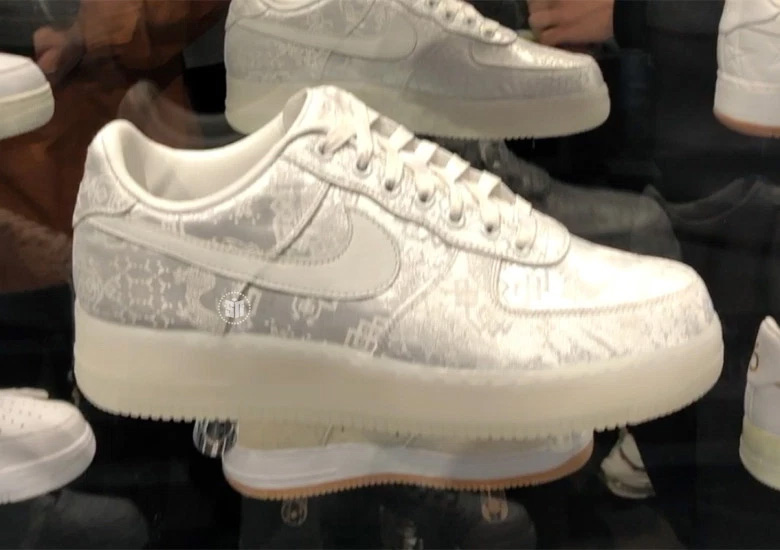 AO9286-100,AF1,Air Force 1,Nik AO9286-100 AF1 诱人的丝绸装扮，明年二月的 CLOT x Air Force 1 实物是这样的！