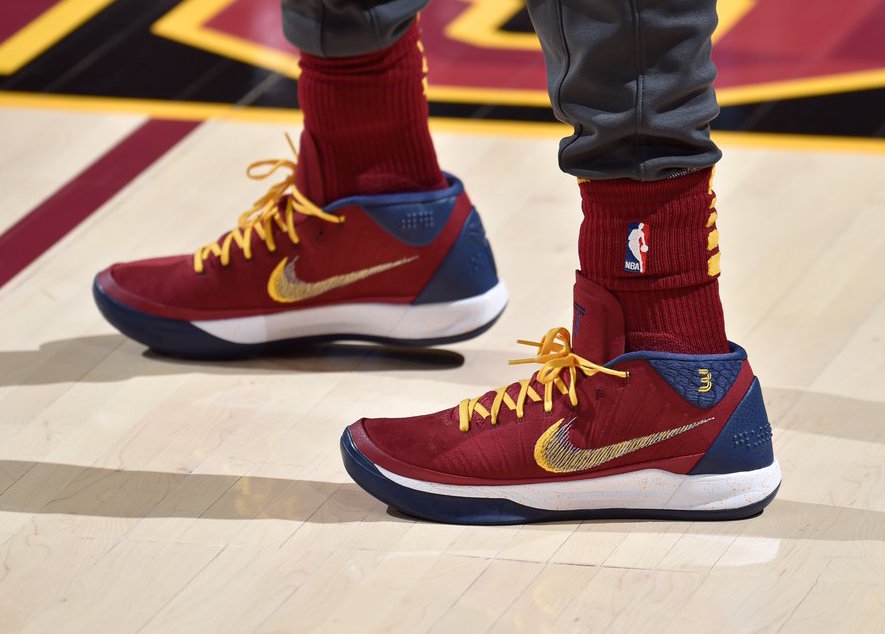 Nike,Kobe AD Mid  小托马斯复出首秀！上脚专属骑士配色 Kobe AD Cavs PE！