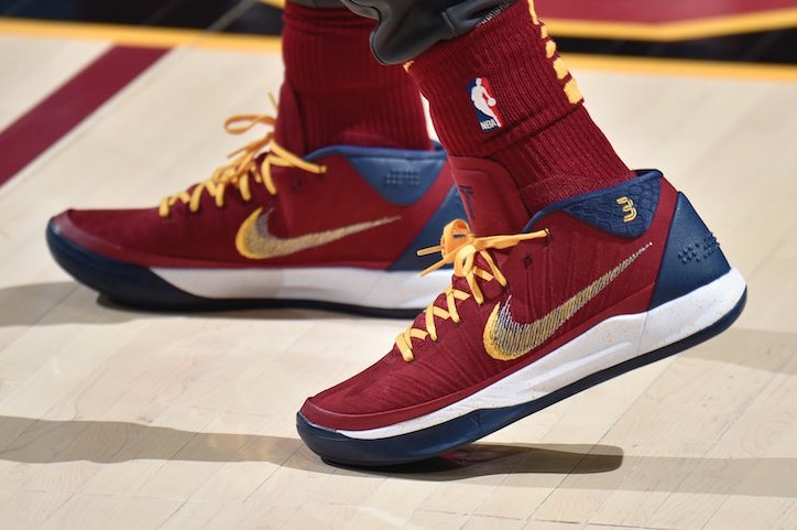 Nike,Kobe AD Mid  小托马斯复出首秀！上脚专属骑士配色 Kobe AD Cavs PE！