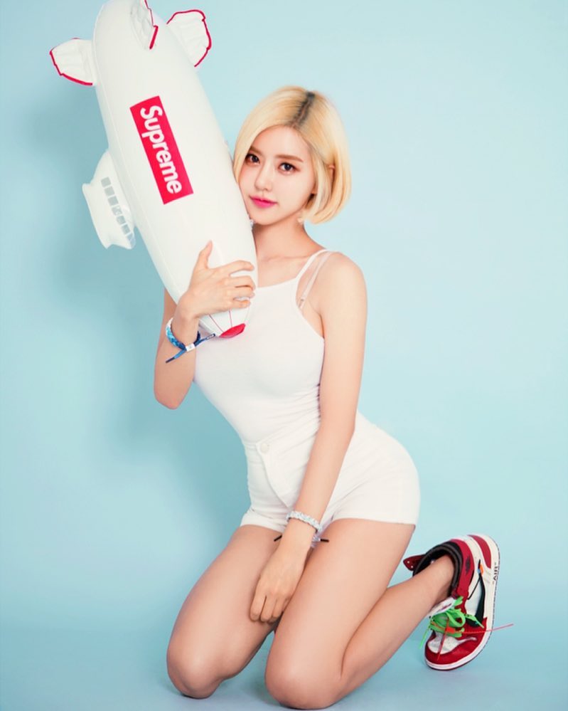 Nike,adidas,AJ  你们心仪的小姐姐们，为什么都开始穿球鞋了？