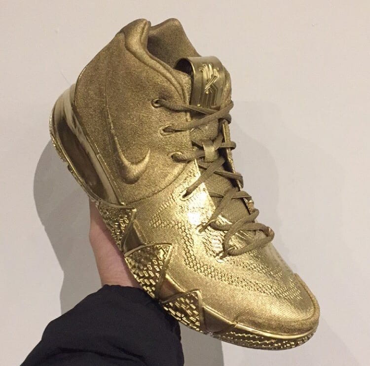 Nike,Kyrie 4  全球仅有一双！Kyrie 4 设计师生日收到纯金配色作为礼物