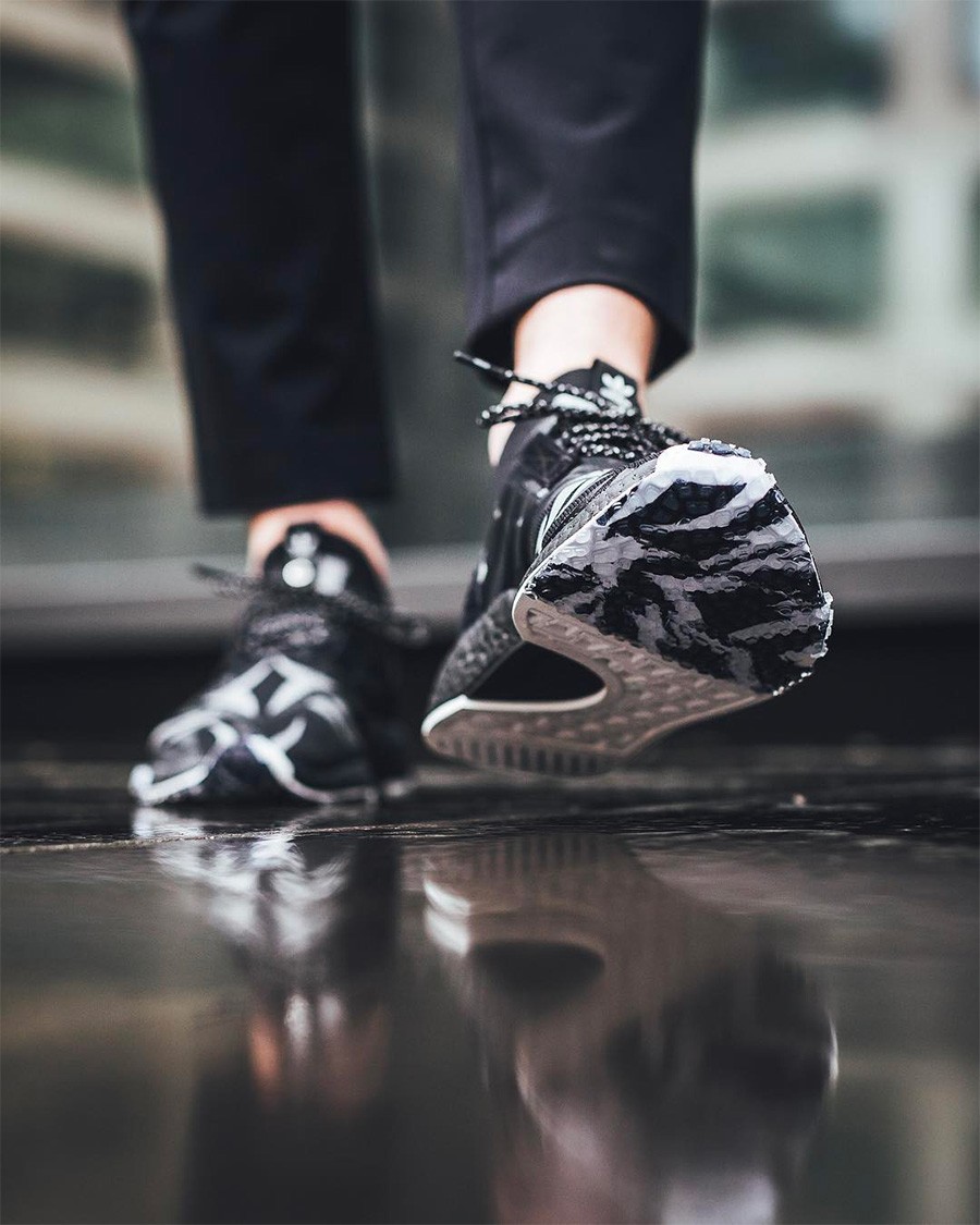 NMD Racer,JUICE,DB1777 DB1777 你现在可以买黑荆棘 JUICE x NMD Racer 了！