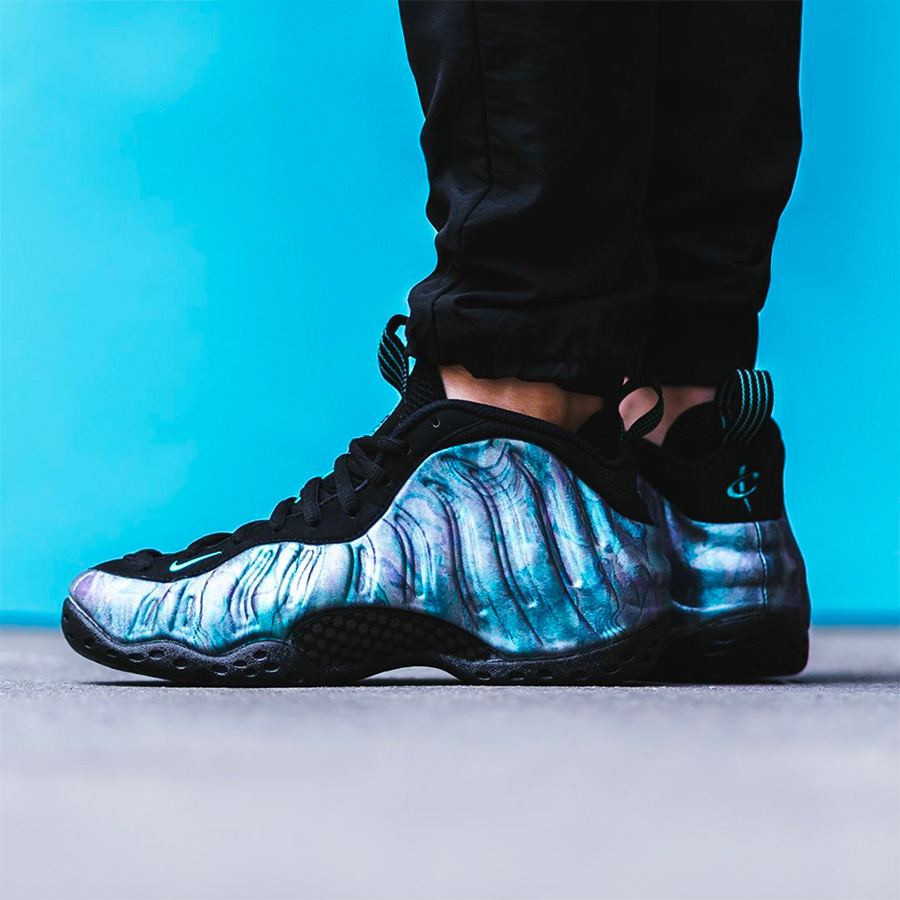 575420-009,Foamposite One,Foam 575420-009 鲍鱼喷今日发售，百搭又有独特光影效果，你入手了吗？
