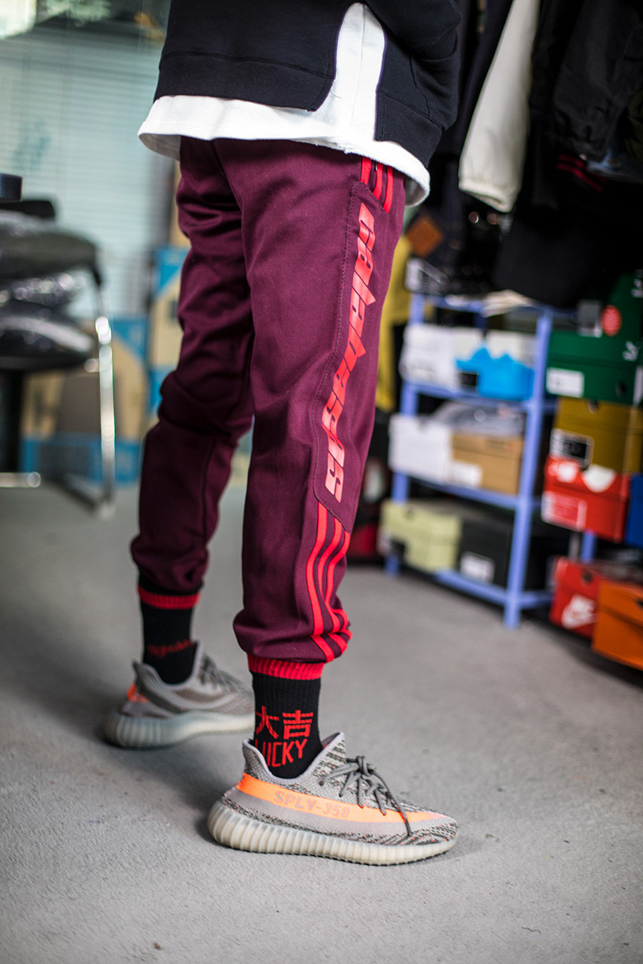 Calabasas,adidas 明早 10 点发售!全新 adidas 侃爷神裤双色来袭! Calabasas,adidas 明早 10 点发售!全新 adidas 侃爷神裤双色来袭!