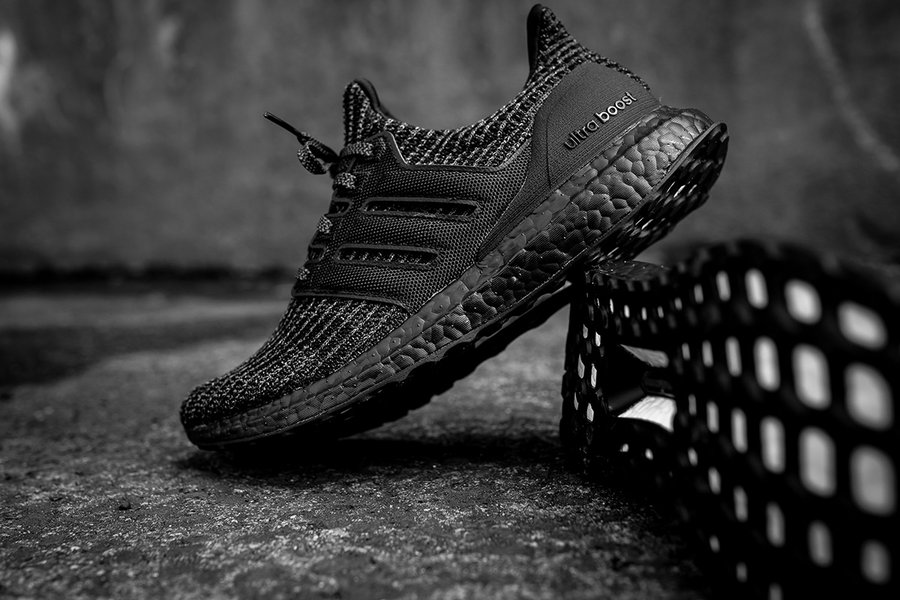 adidas,Ultra Boost 4.0  黑武士再次现身！纯黑 Ultra Boost 4.0 将于近日发售