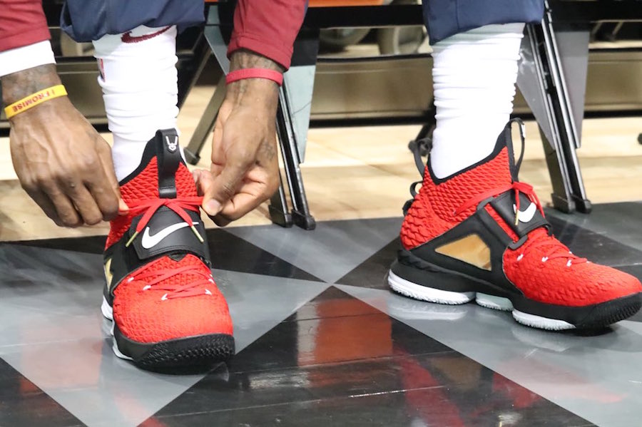 Nike,LeBron 15,Alternate Diamo  詹姆斯上脚全新合体战靴，向两栖巨星致敬