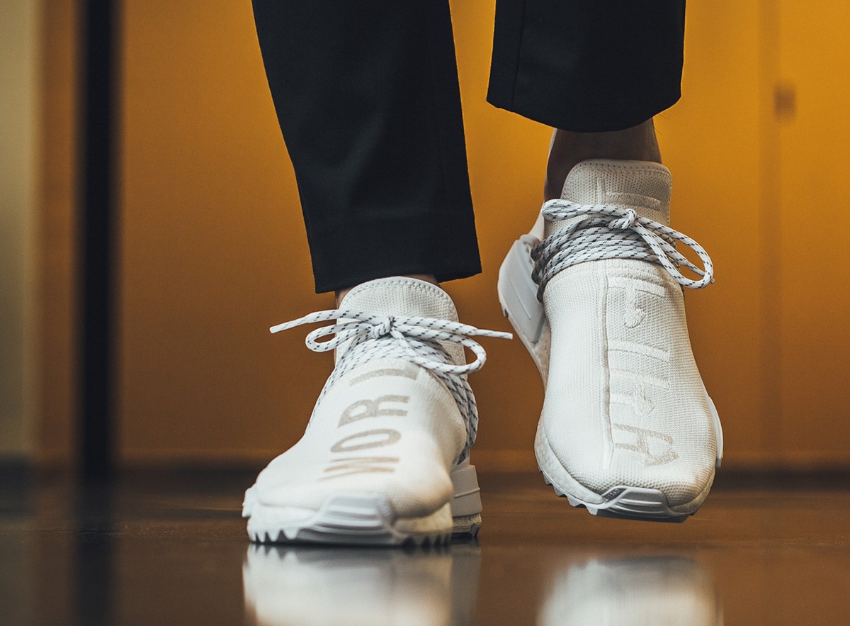 AC7031,Hu NMD,adidas AC7031 菲董 Hu NMD 即将带来新配色！纯白装扮首次登场！