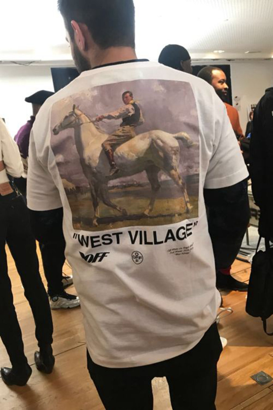 ASSC,OFF-WHITE,KAWS,UNDEFEATED  ASSC 终于改变设计了！巨型 KAWS 雕塑登陆国内并将永久展示